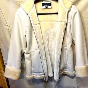 Very pretty winter coat. Jones New York